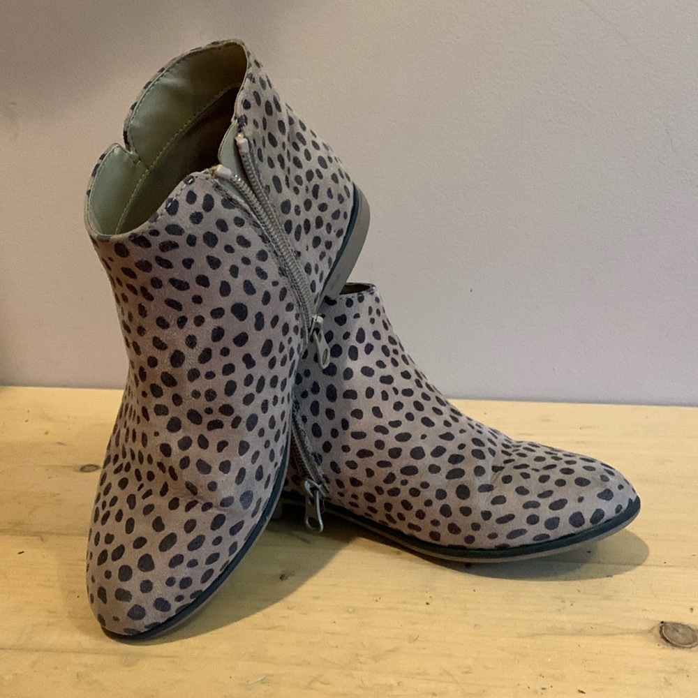 Cat & Jack cheetah booties
